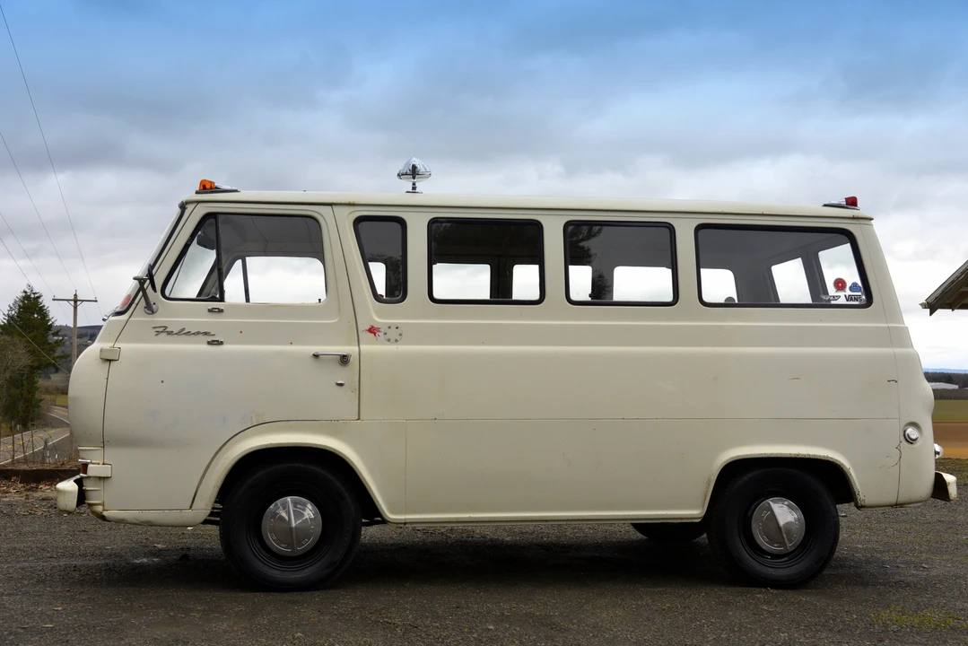 1965 Ford Econoline Van - Image 24 of 31