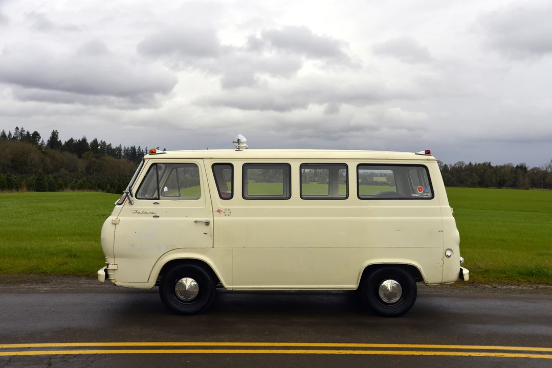 1965 Ford Econoline Van - Image 23 of 31