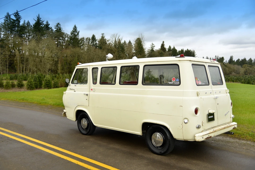 1965 Ford Econoline Van - Image 21 of 31