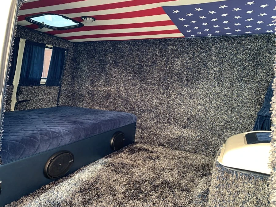 1965 Ford Econoline Van - Image 9 of 10