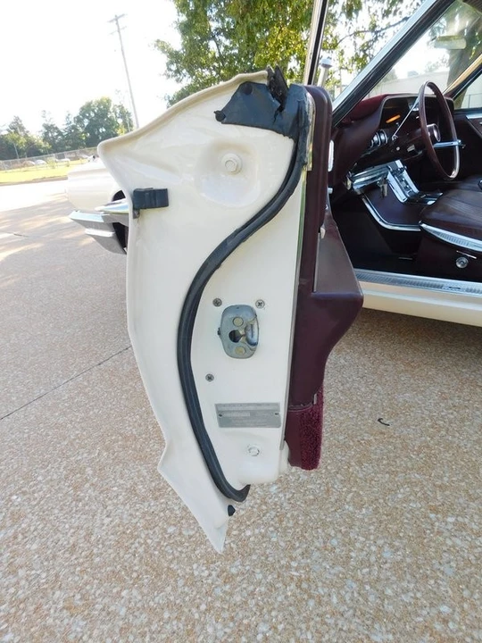1965 Ford Thunderbird 4th Gen - Image 28 of 31
