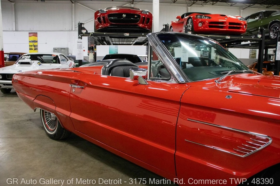 1965 Ford Thunderbird 4th Gen - Image 25 of 31