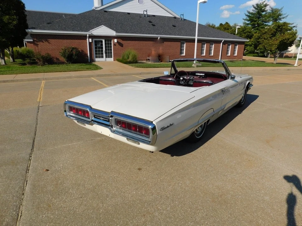 1965 Ford Thunderbird 4th Gen - Image 24 of 31