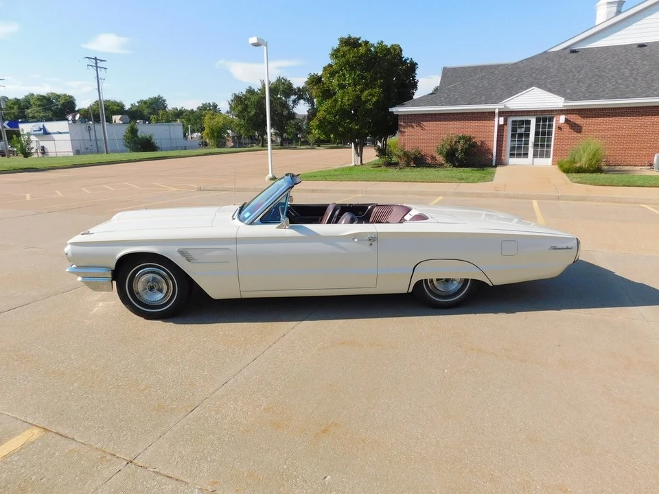 1965 Ford Thunderbird 4th Gen - Image 26 of 31