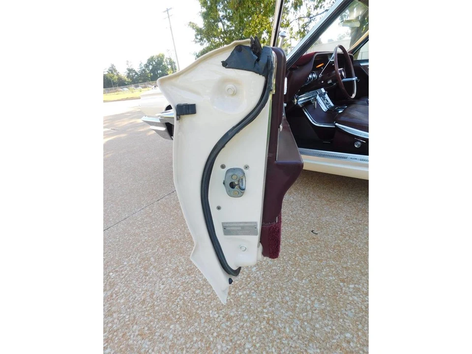 1965 Ford Thunderbird 4th Gen - Image 28 of 31