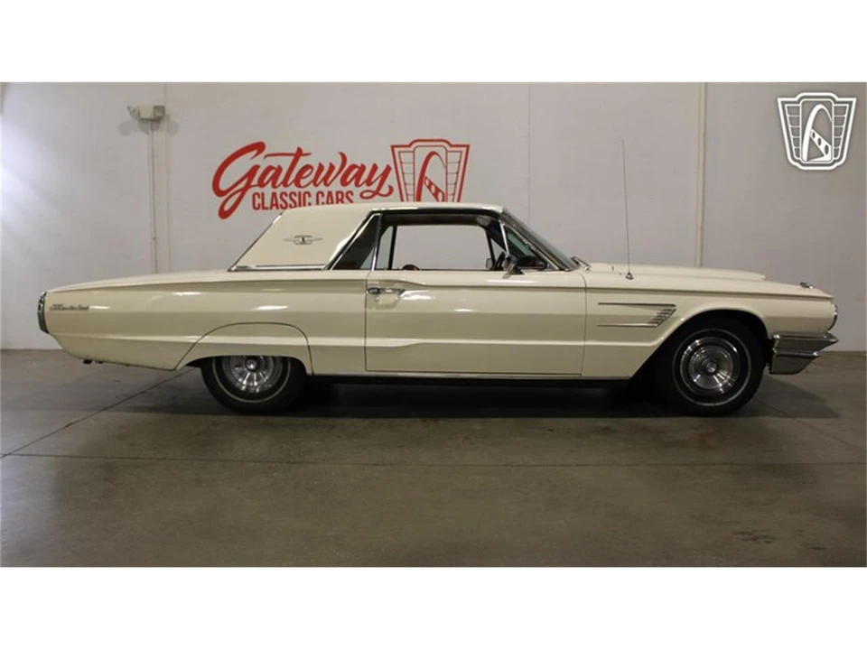 1965 Ford Thunderbird 4th Gen - Image 26 of 31