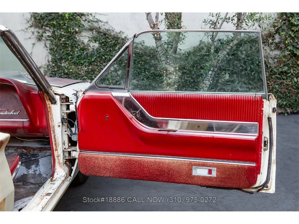 1965 Ford Thunderbird 4th Gen - Image 23 of 31