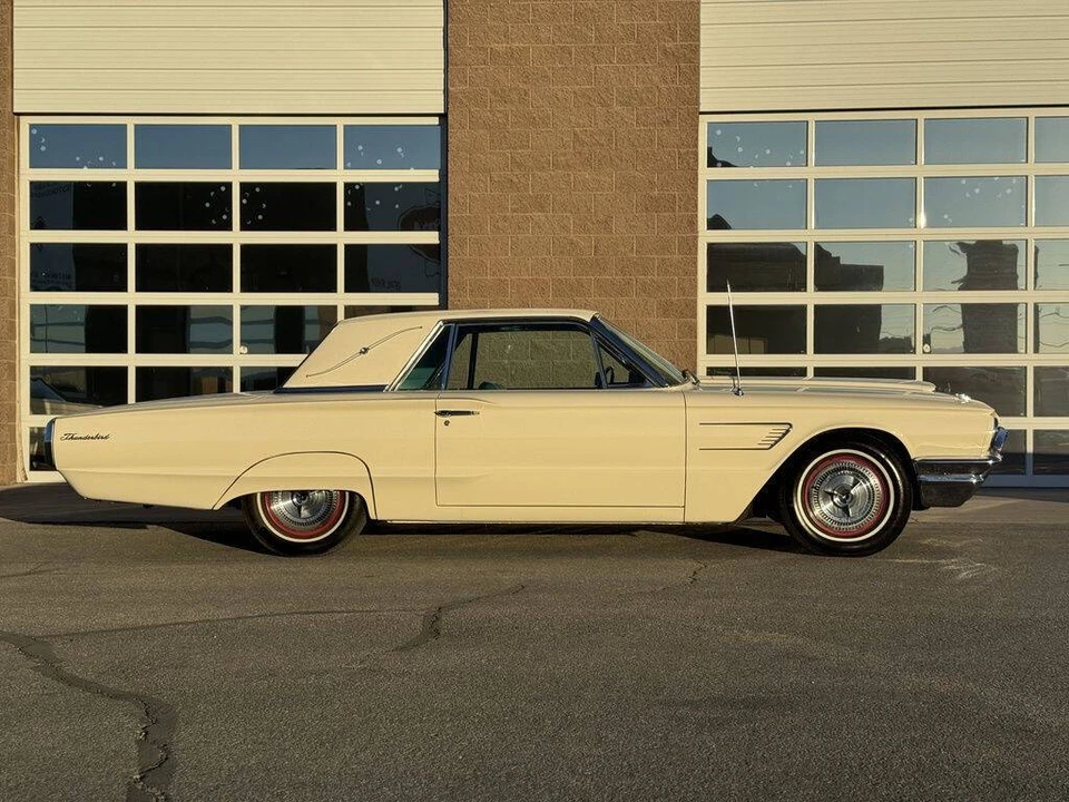 1965 Ford Thunderbird 4th Gen - Image 4 of 31