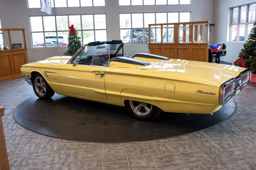 1965 Ford Thunderbird 4th Gen - Image 19 of 31