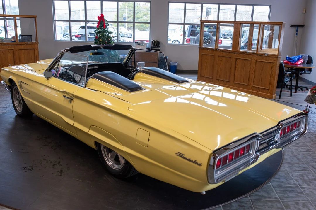 1965 Ford Thunderbird 4th Gen - Image 17 of 31