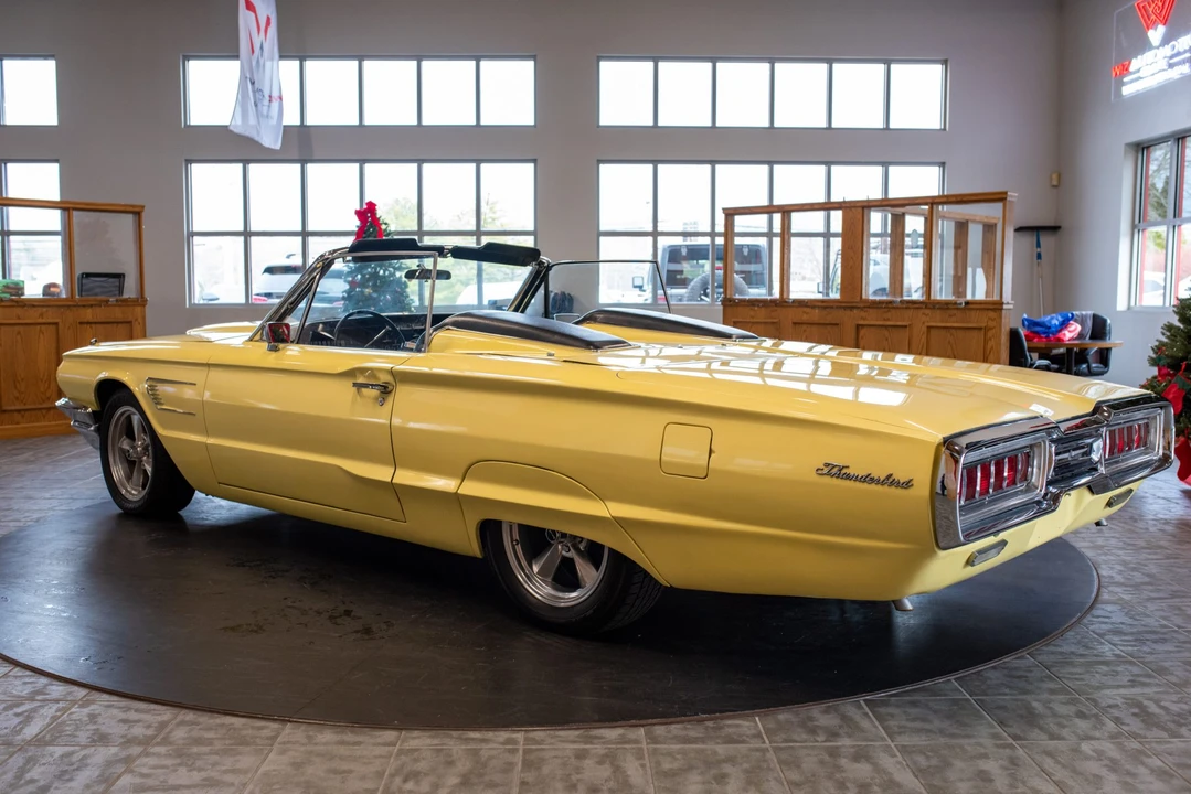 1965 Ford Thunderbird 4th Gen - Image 18 of 31