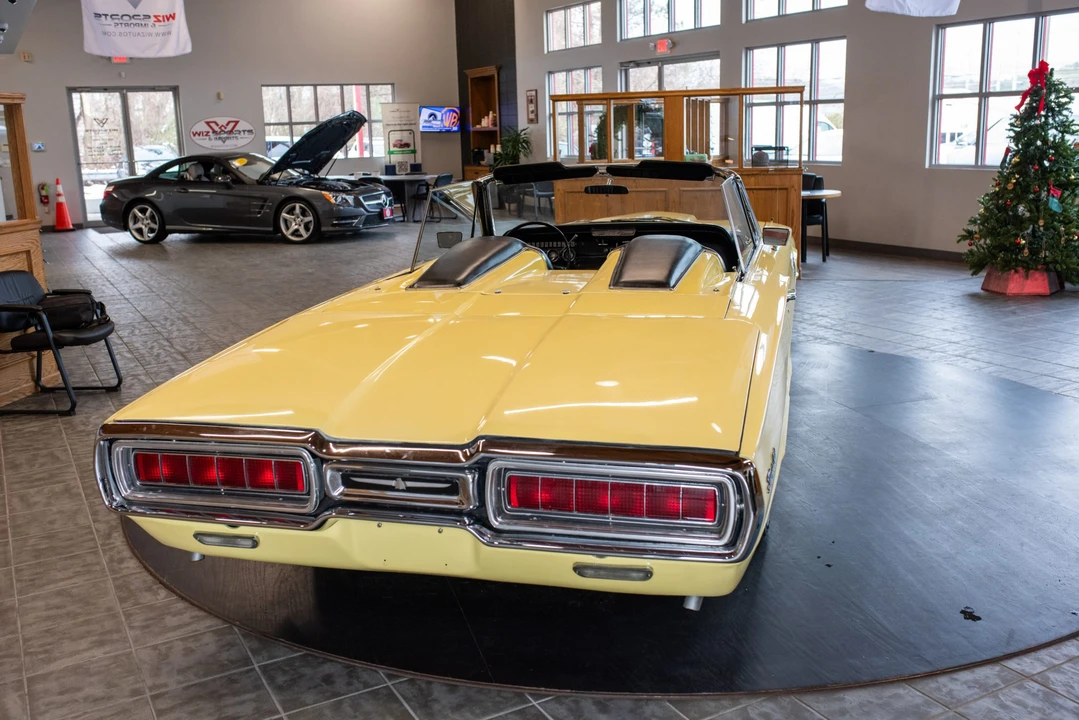 1965 Ford Thunderbird 4th Gen - Image 13 of 31
