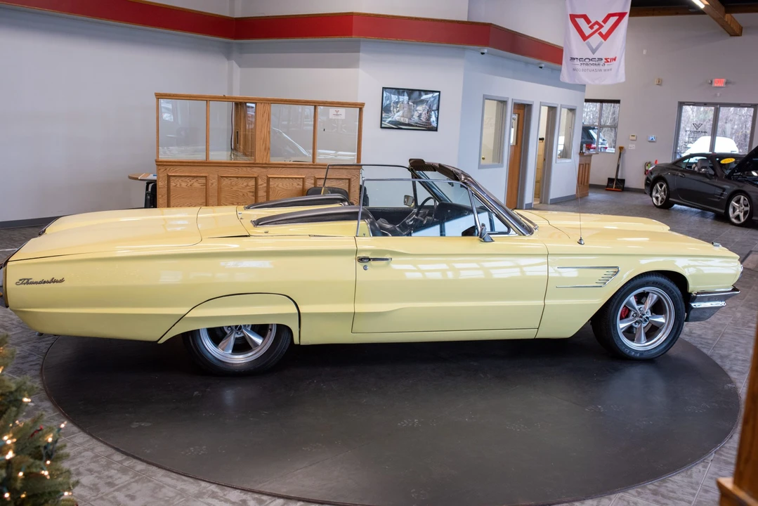 1965 Ford Thunderbird 4th Gen - Image 11 of 31