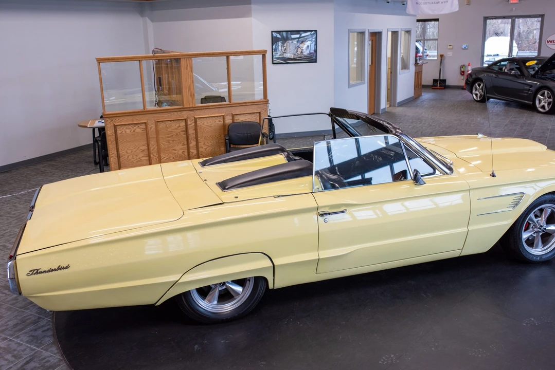 1965 Ford Thunderbird 4th Gen - Image 12 of 31