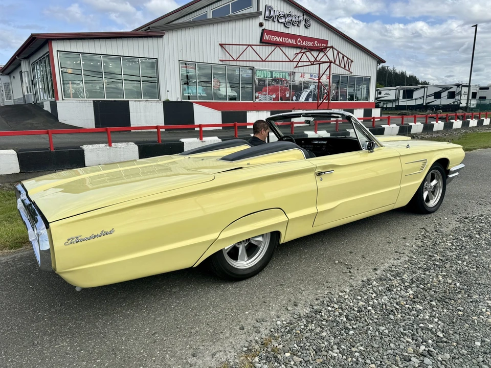 1965 Ford Thunderbird 4th Gen - Image 17 of 31