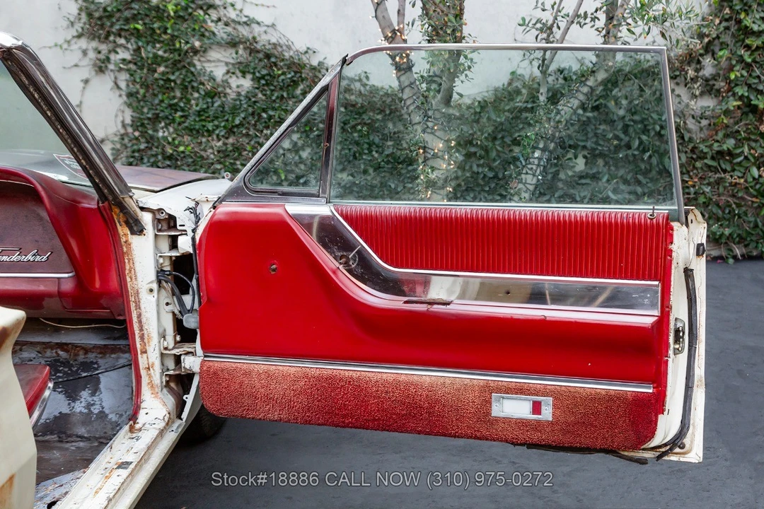 1965 Ford Thunderbird 4th Gen - Image 24 of 31