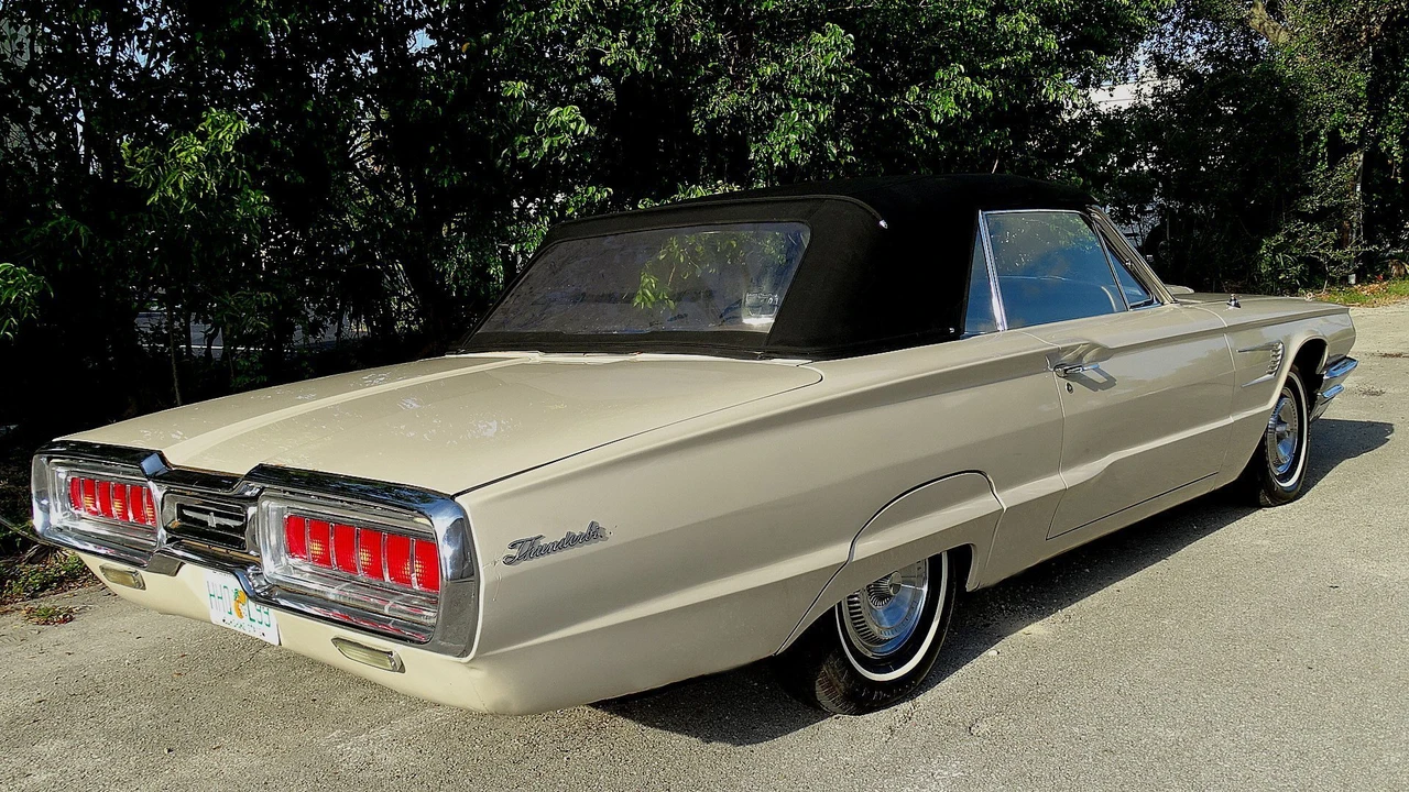 1965 Ford Thunderbird 4th Gen - Image 14 of 31