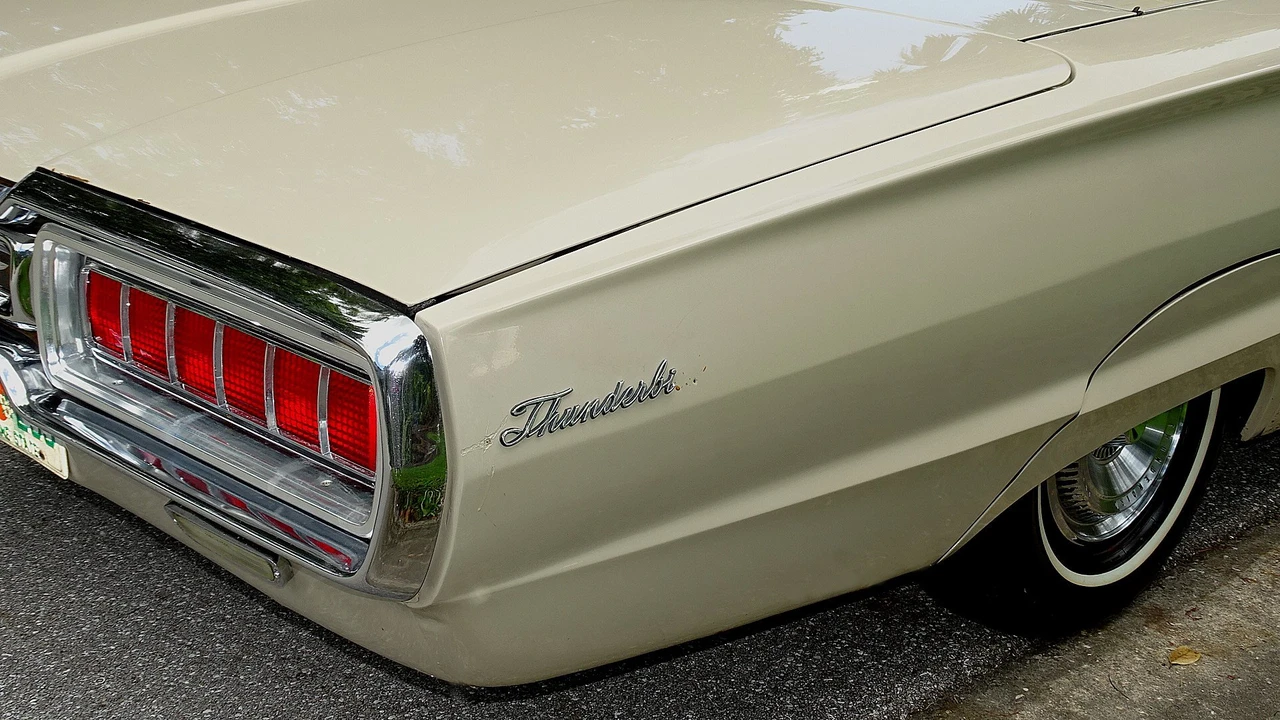 1965 Ford Thunderbird 4th Gen - Image 18 of 31
