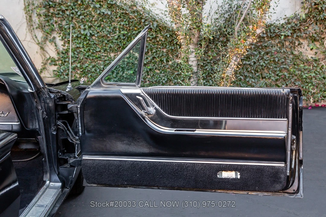 1965 Ford Thunderbird 4th Gen - Image 23 of 31