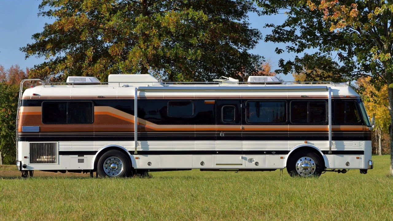 1965 GMC Motorhome - Image 2 of 31