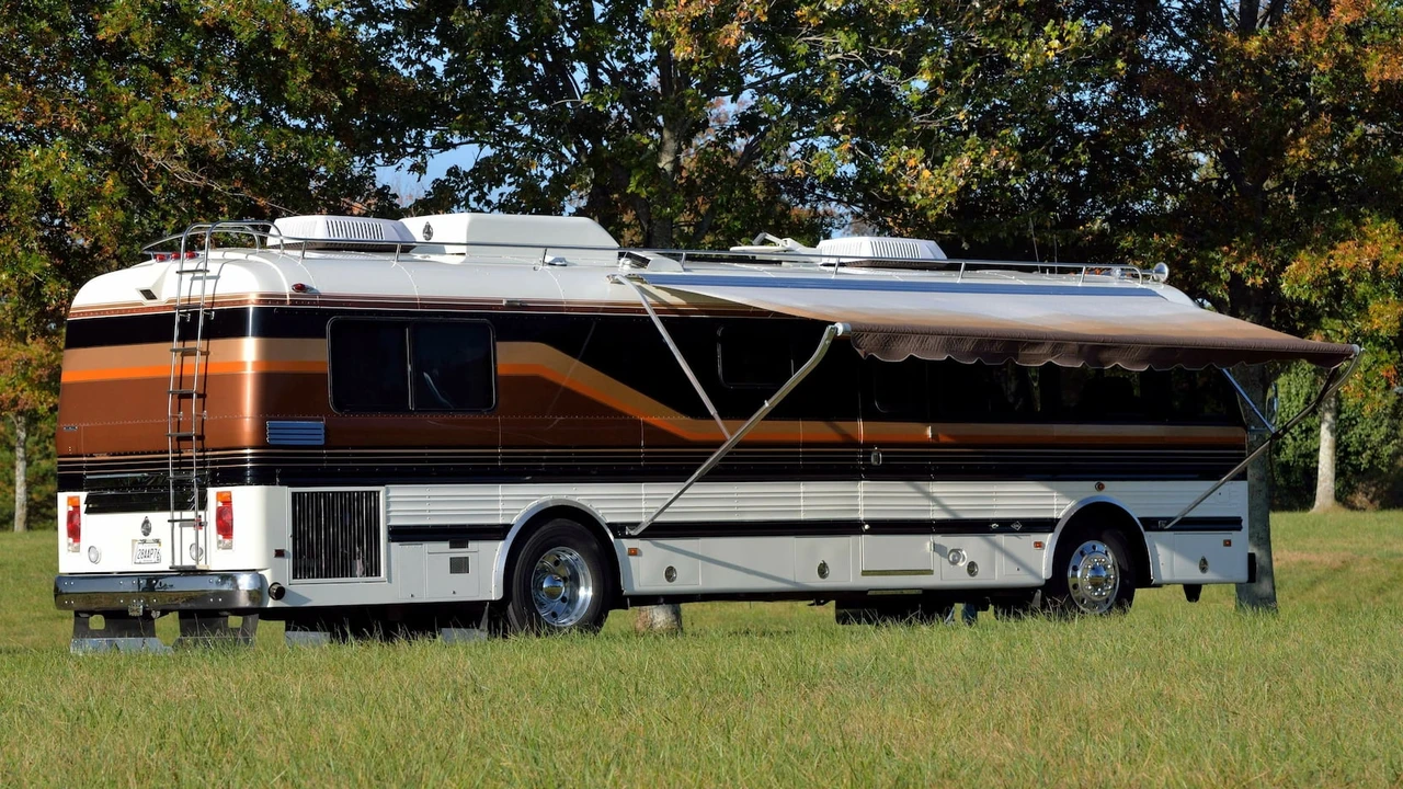 1965 GMC Motorhome - Image 3 of 31