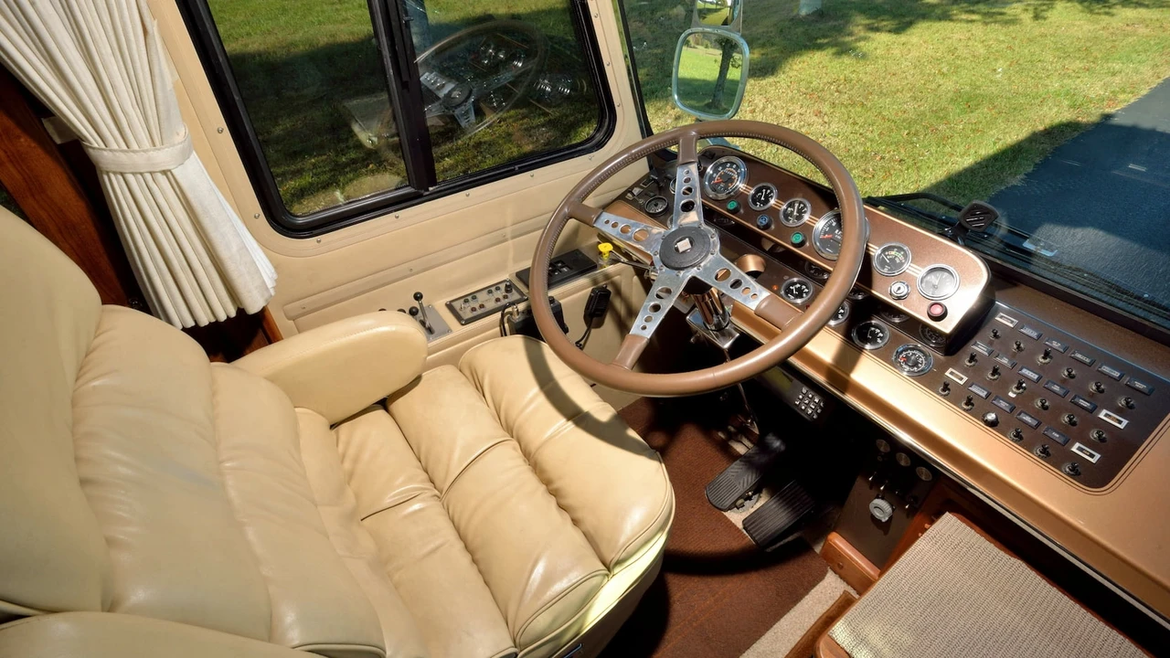 1965 GMC Motorhome - Image 5 of 31