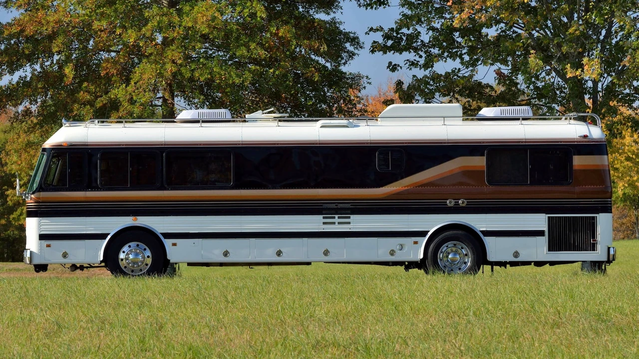 1965 GMC Motorhome - Image 8 of 31