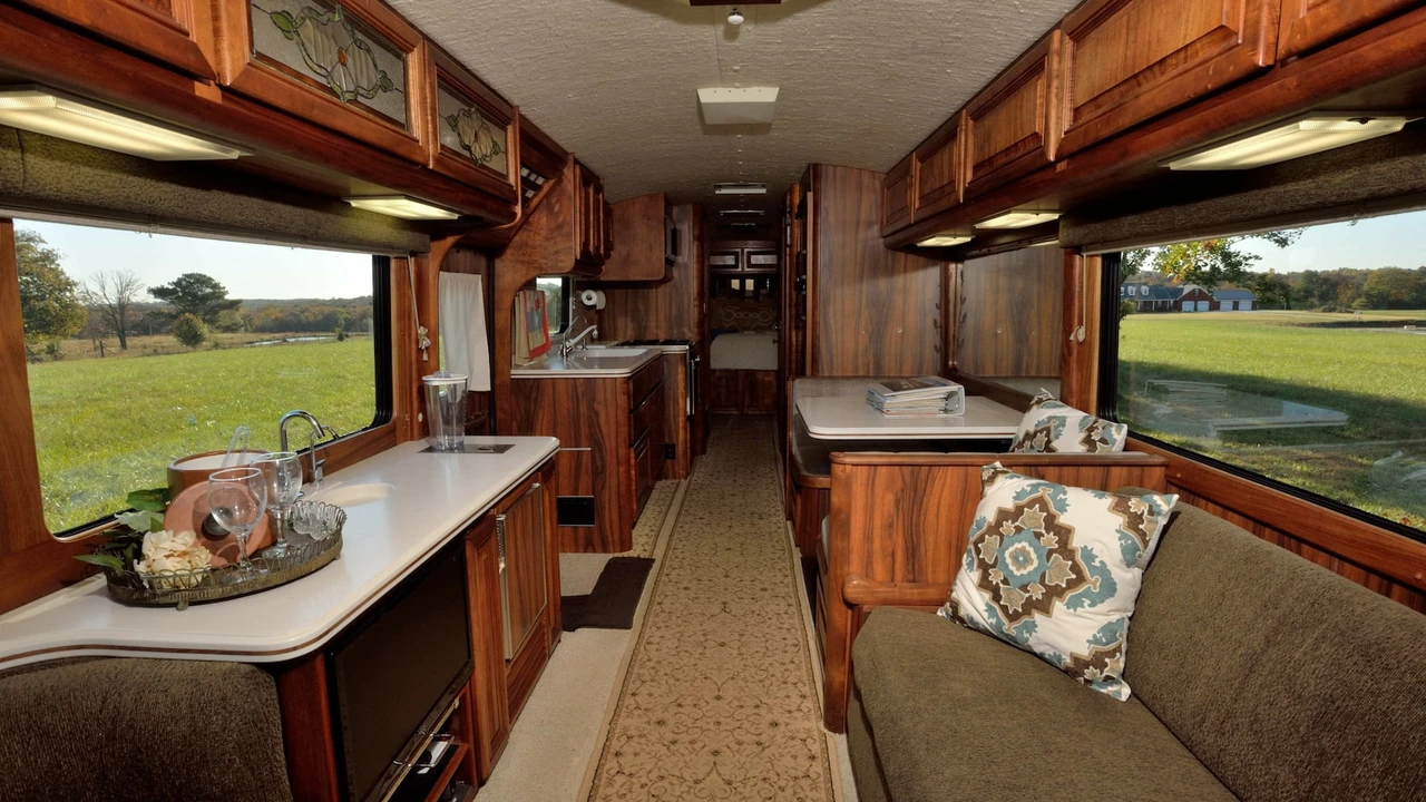 1965 GMC Motorhome - Image 10 of 31