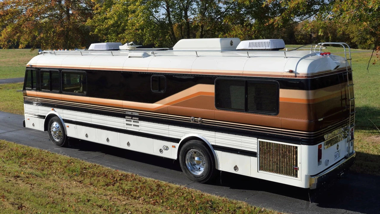 1965 GMC Motorhome - Image 13 of 31