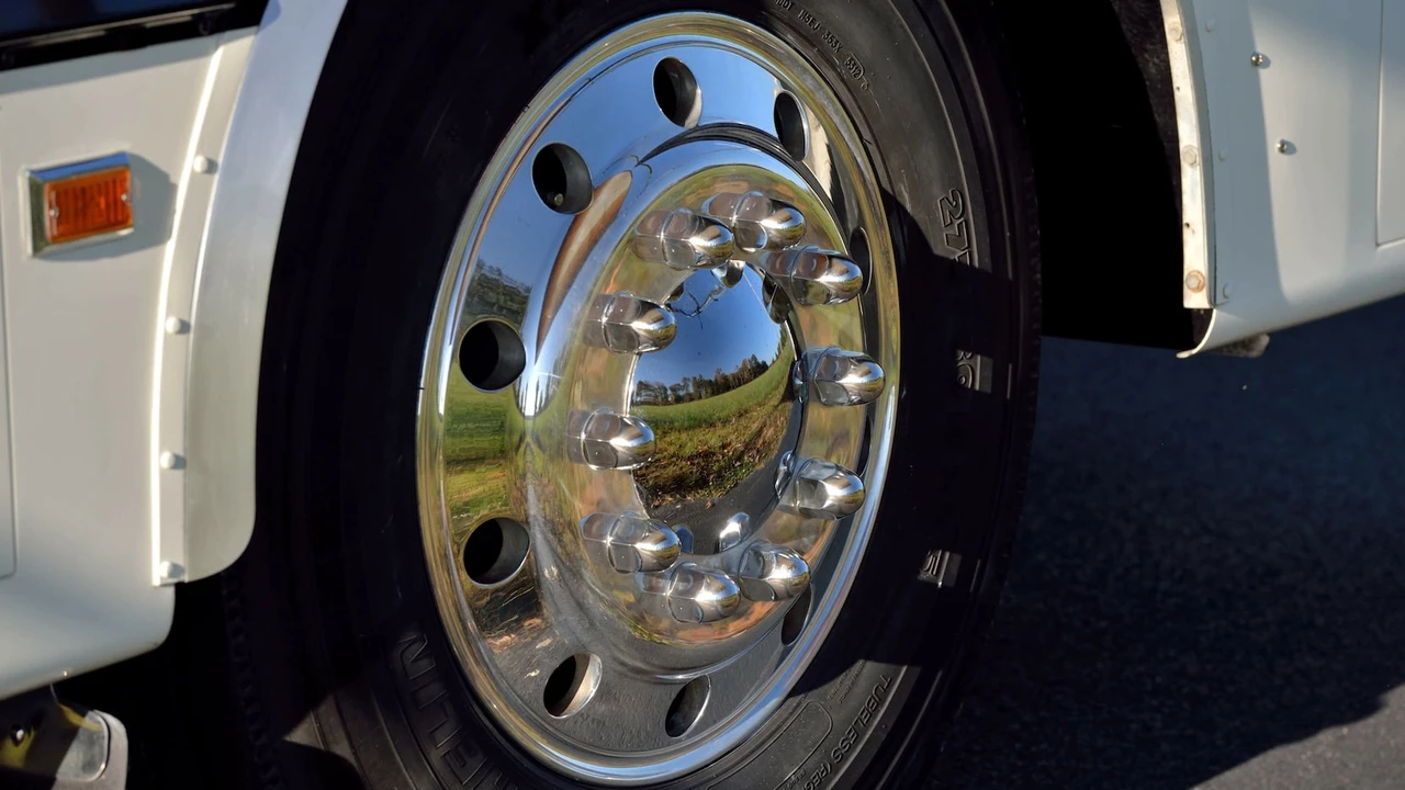 1965 GMC Motorhome - Image 15 of 31