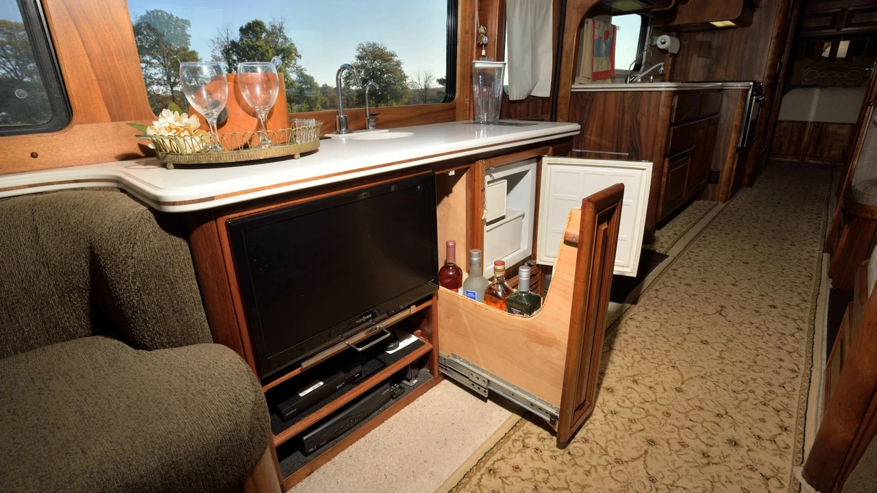 1965 GMC Motorhome - Image 16 of 31