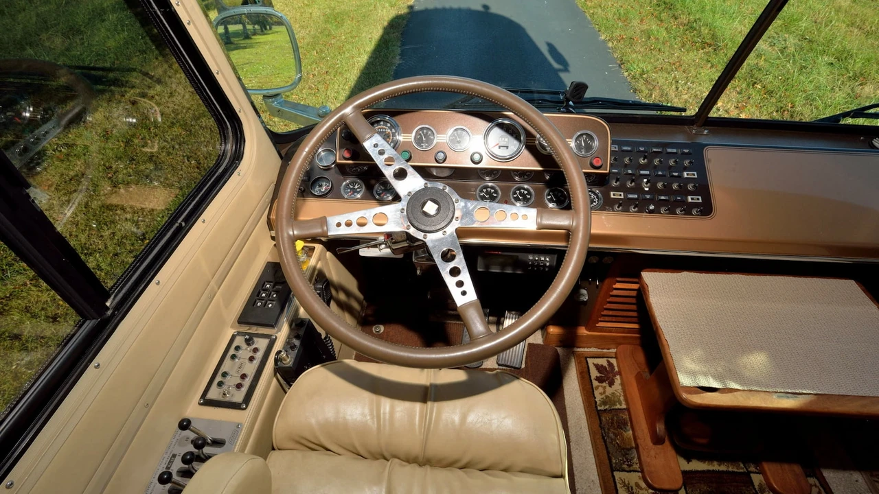 1965 GMC Motorhome - Image 22 of 31