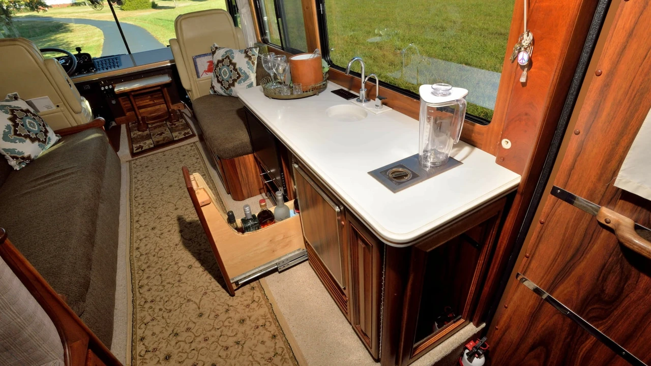 1965 GMC Motorhome - Image 23 of 31