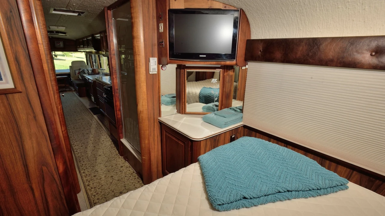 1965 GMC Motorhome - Image 25 of 31