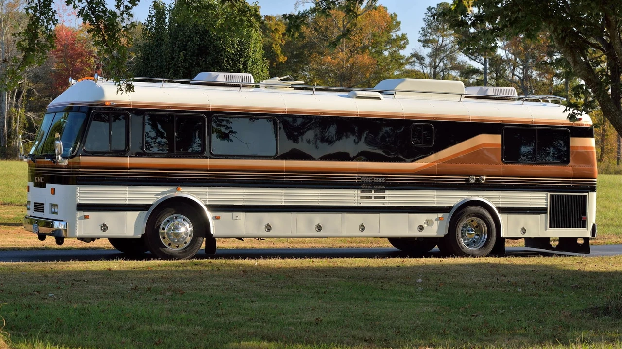 1965 GMC Motorhome - Image 26 of 31