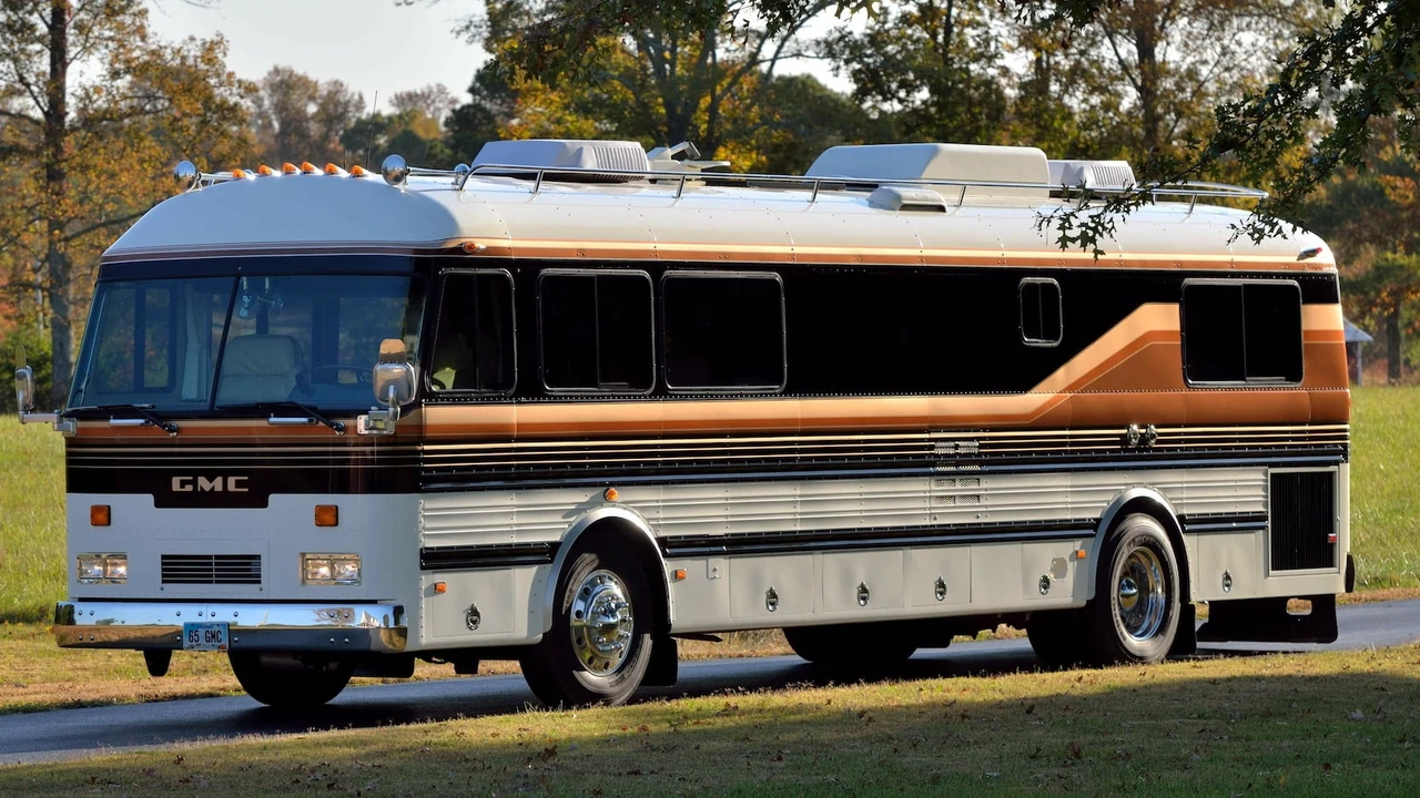 1965 GMC Motorhome - Image 30 of 31