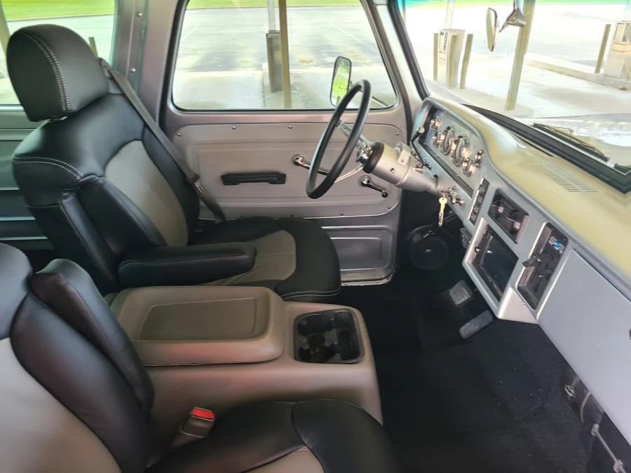 1965 GMC Suburban 5th Gen - Image 17 of 28