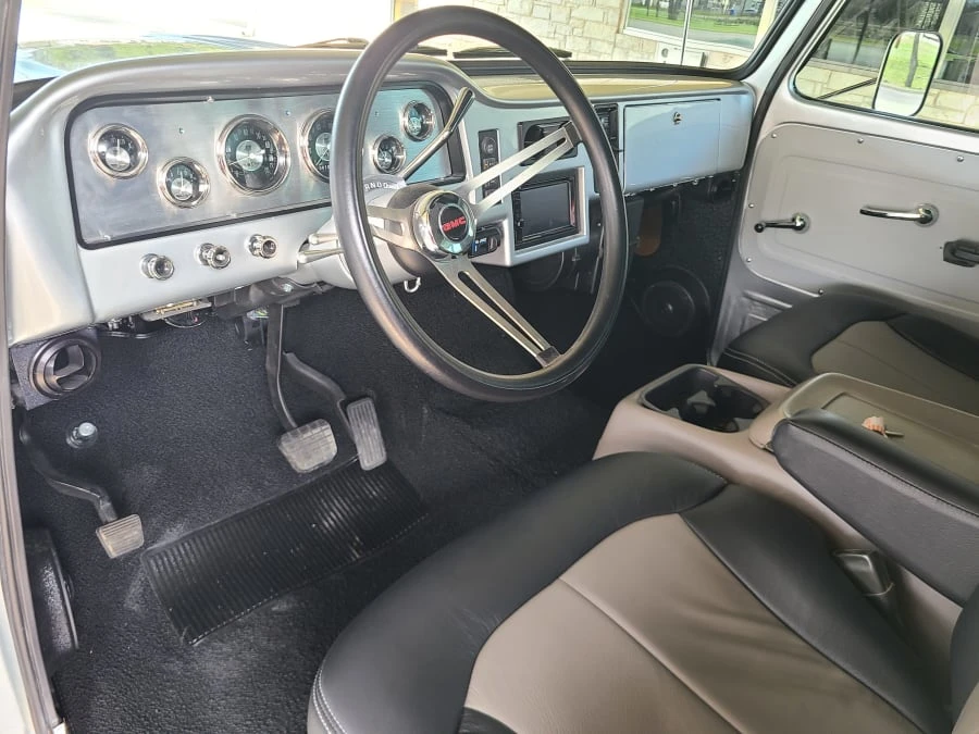 1965 GMC Suburban 5th Gen - Image 15 of 28