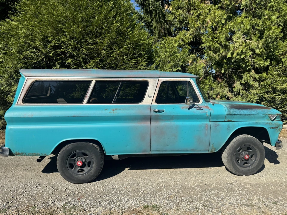 1965 GMC Suburban 5th Gen - Image 11 of 31