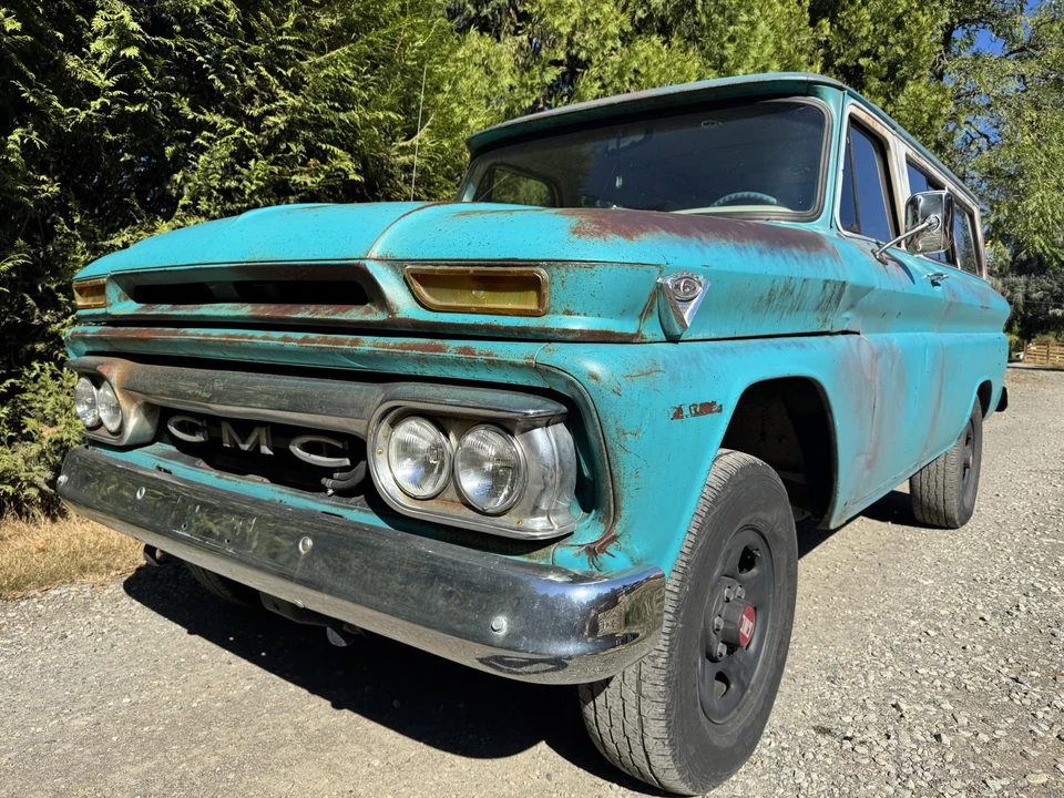 1965 GMC Suburban 5th Gen - Image 2 of 31