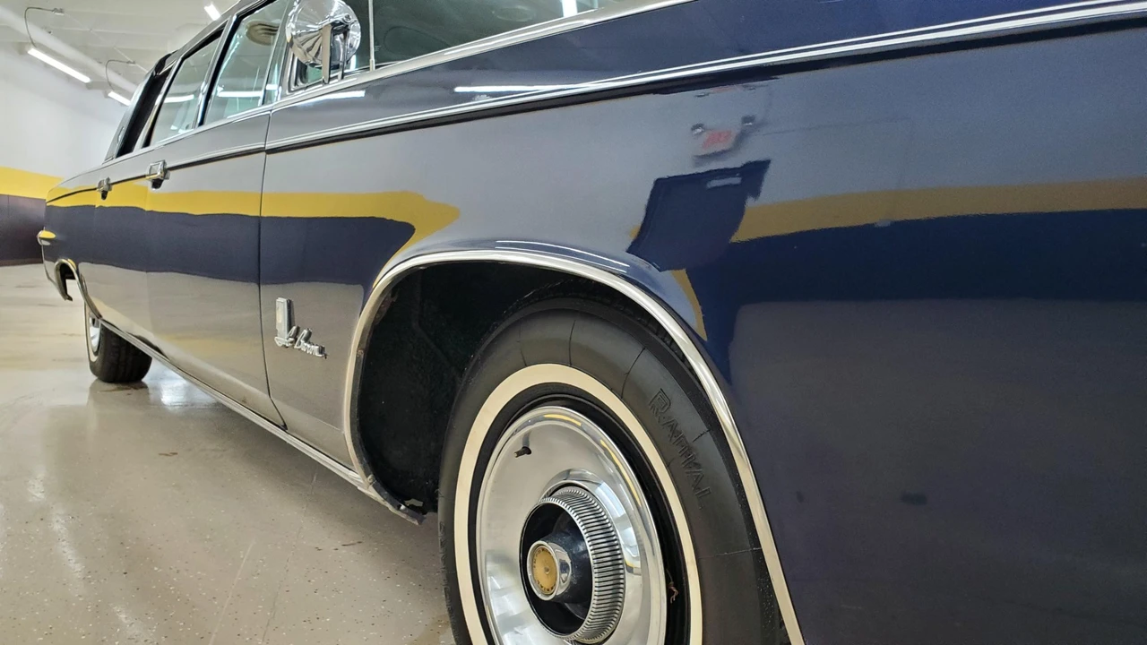 1965 Chrysler Imperial 2nd Gen - Image 13 of 31