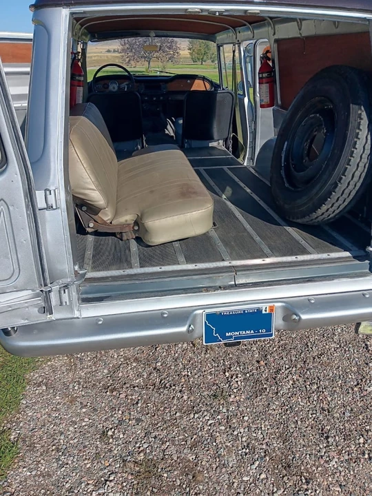 1965 International Harvester Travelall - Image 10 of 15