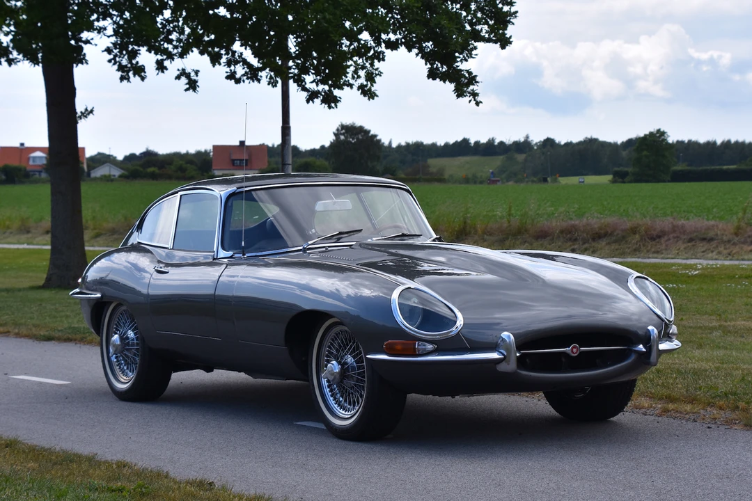 1965 Jaguar E-Type Series 1 - Image 2 of 2