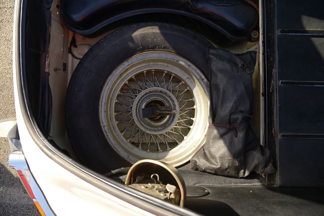 1965 Jaguar E-Type Series 1 - Image 18 of 27