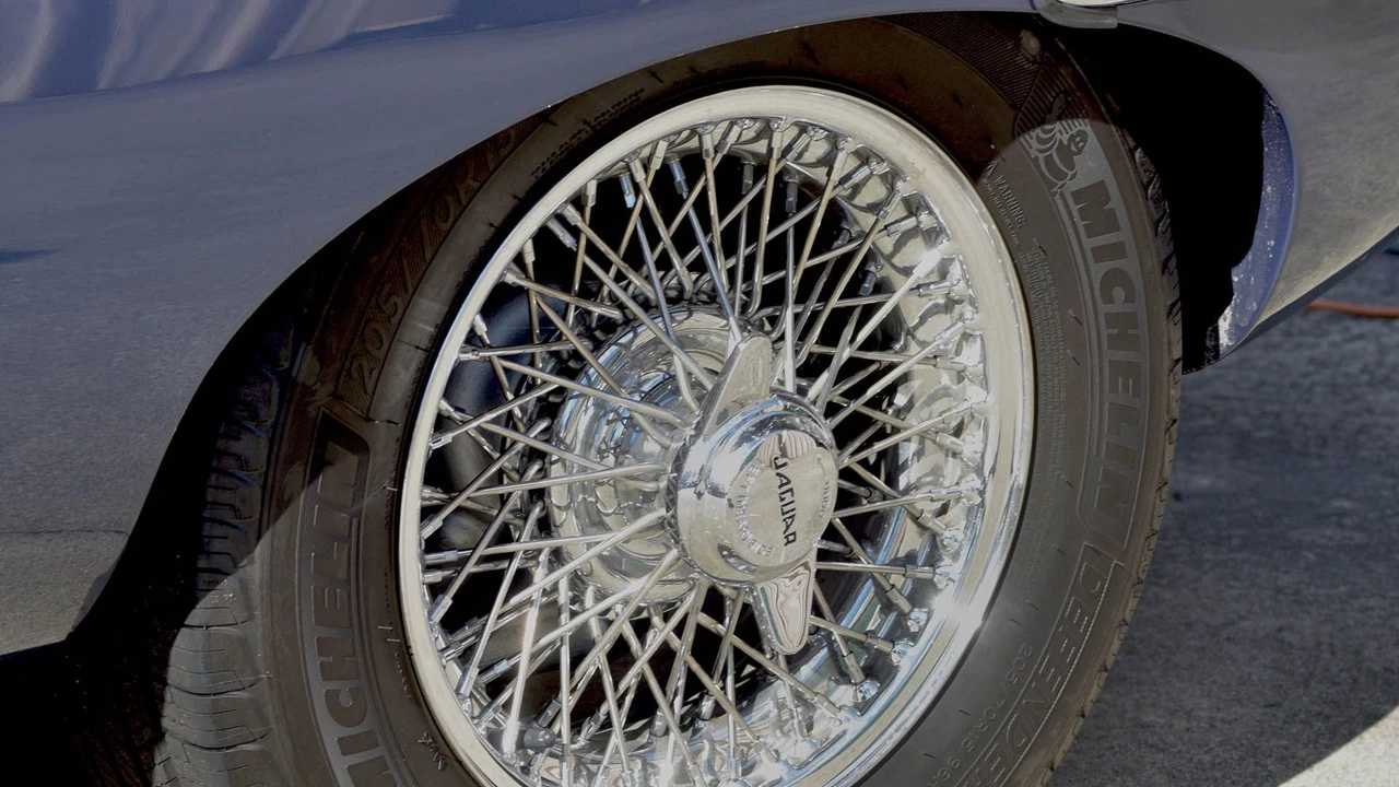 1965 Jaguar E-Type Series 1 - Image 28 of 31