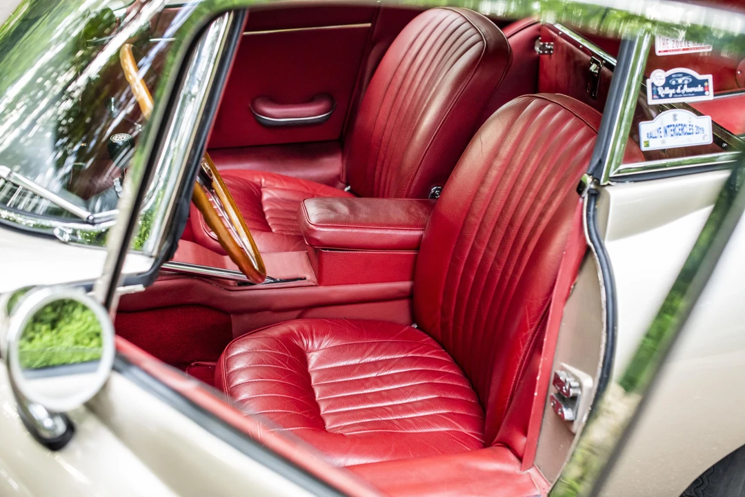 1965 Jaguar E-Type Series 1 - Image 18 of 31