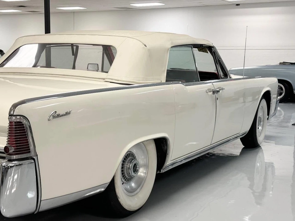 1965 Lincoln Continental 4th Gen - Image 17 of 31