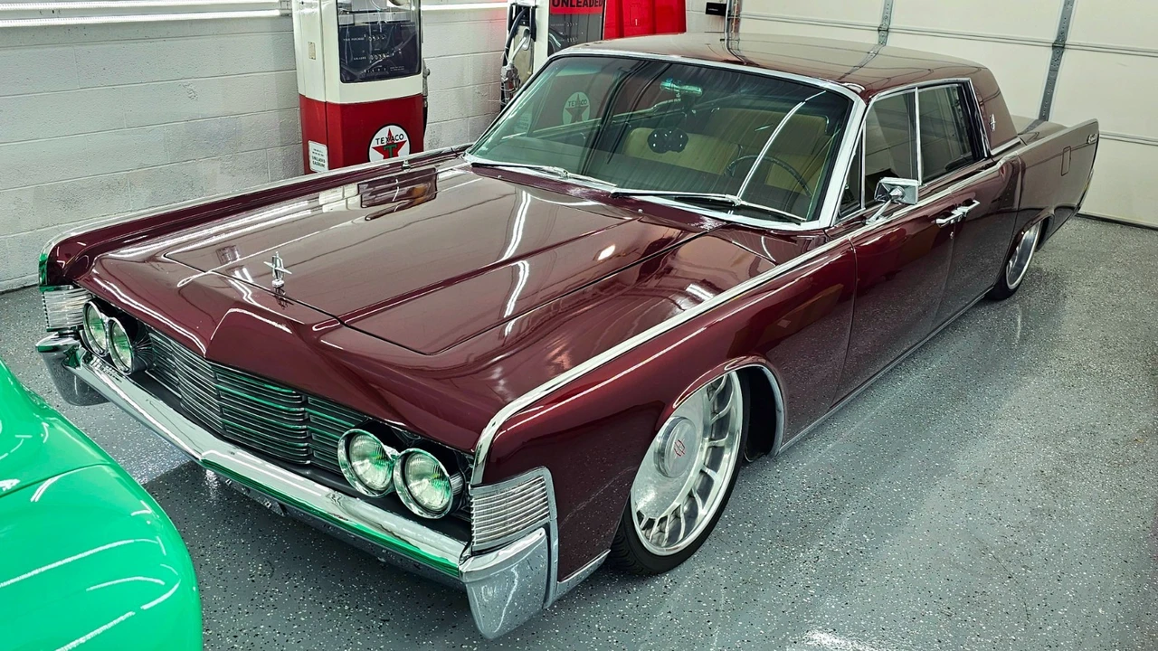 1965 Lincoln Continental 4th Gen - Image 9 of 21