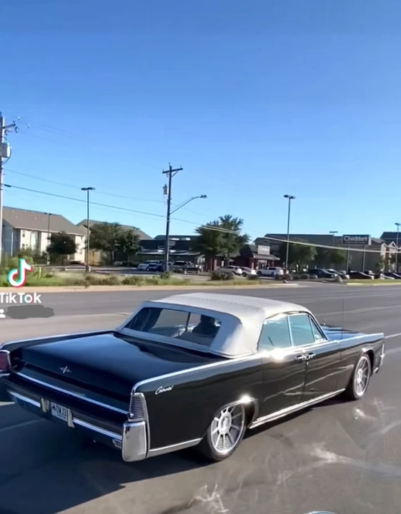 1965 Lincoln Continental 4th Gen - Image 2 of 17