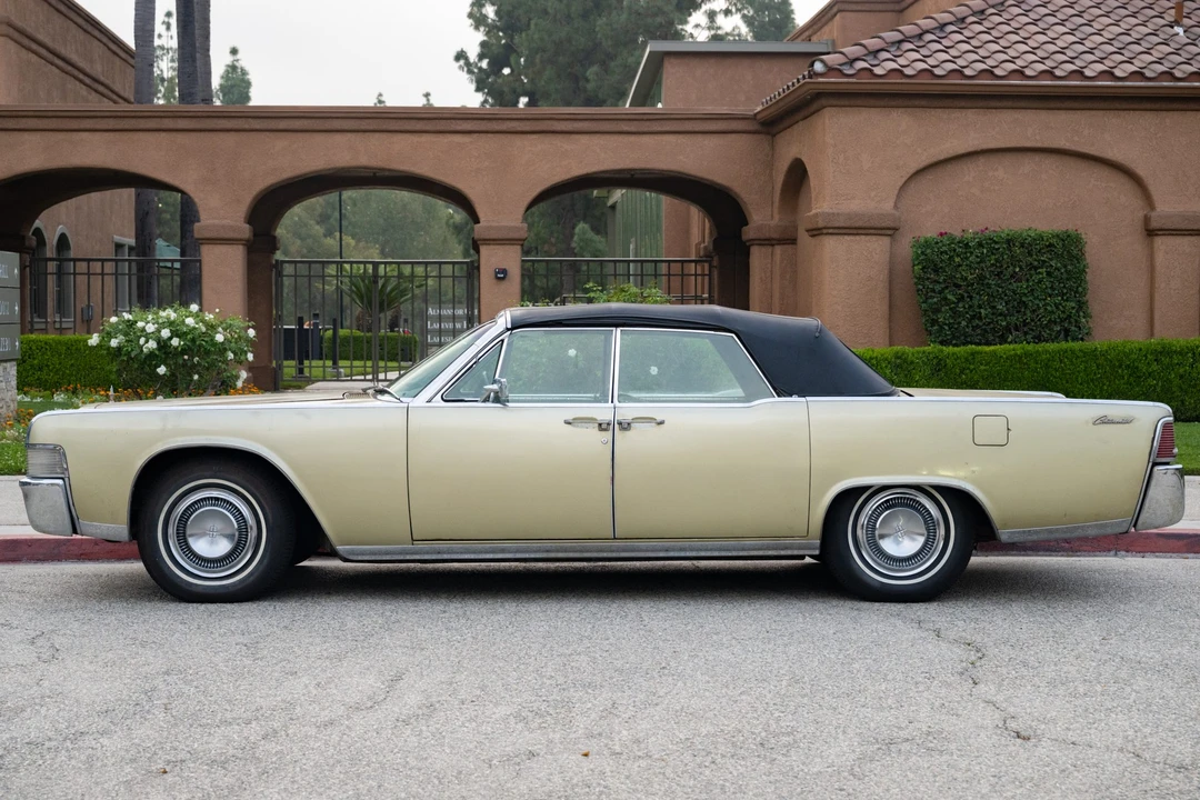 1965 Lincoln Continental 4th Gen - Image 14 of 31